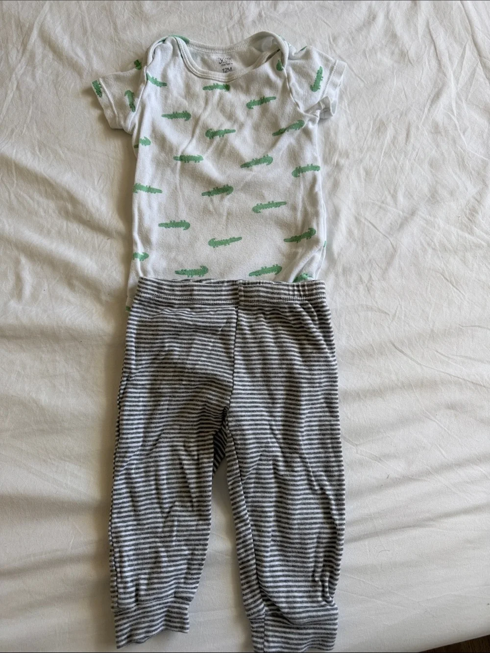Baby 9-12 months dinosaur outfit - Picture 3 of 4